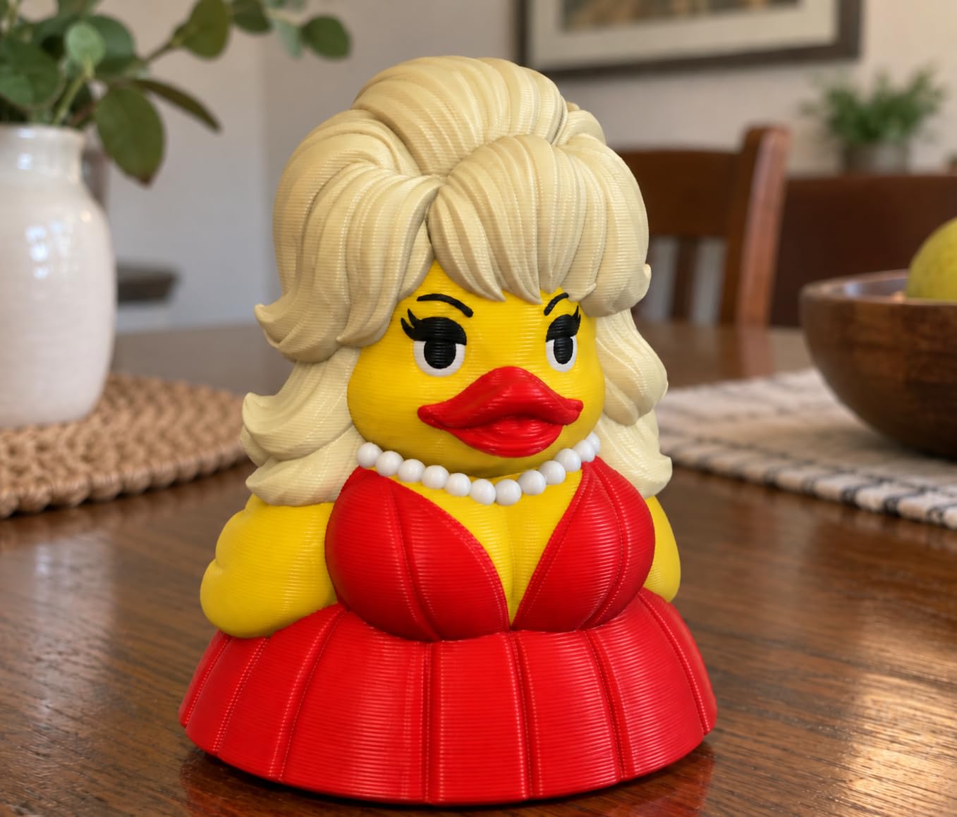 MunnyGrubbers - Diva Duck Figurine Collectible Plastic Statue 4 Inches Tall